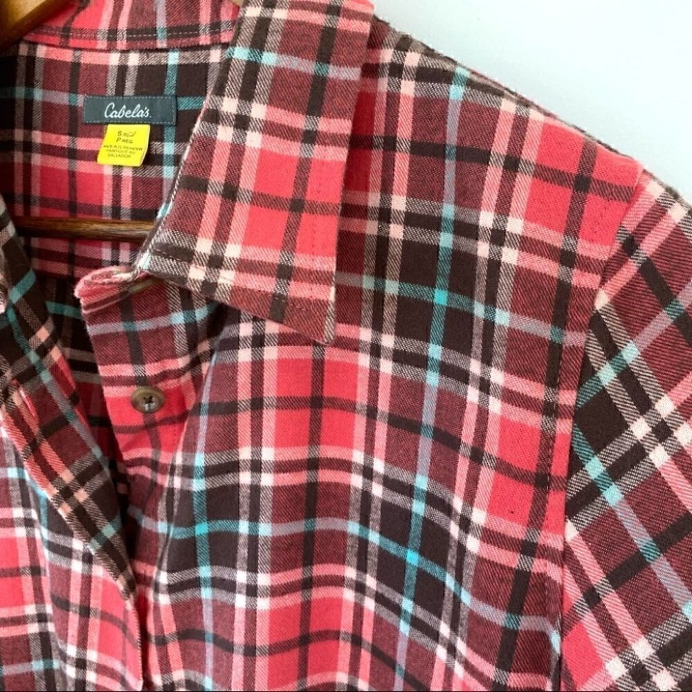 Cabela’s 💯 cotton flannel button down shirt in plaid, camping shirt - Picture 2 of 11